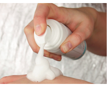 Schiuma antiallergica e inodore per la pulizia delle ciglia