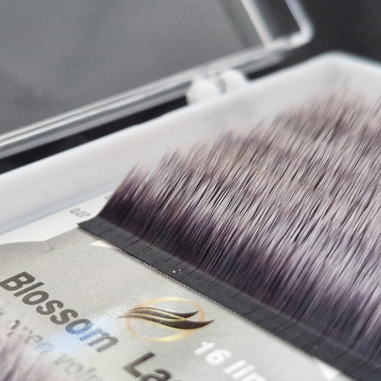 Gene Blossom - evantai usor Ombre Alb, 0.07 16 linii