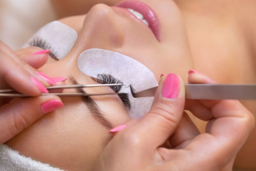 7 steps to protect your natural lashes when wearing extensions